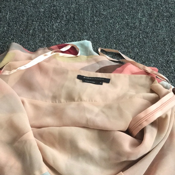 Very pretty BCBG women’s top. - Picture 6 of 8